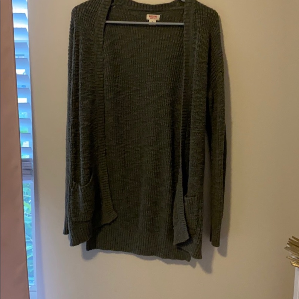 Green target size small sweater
